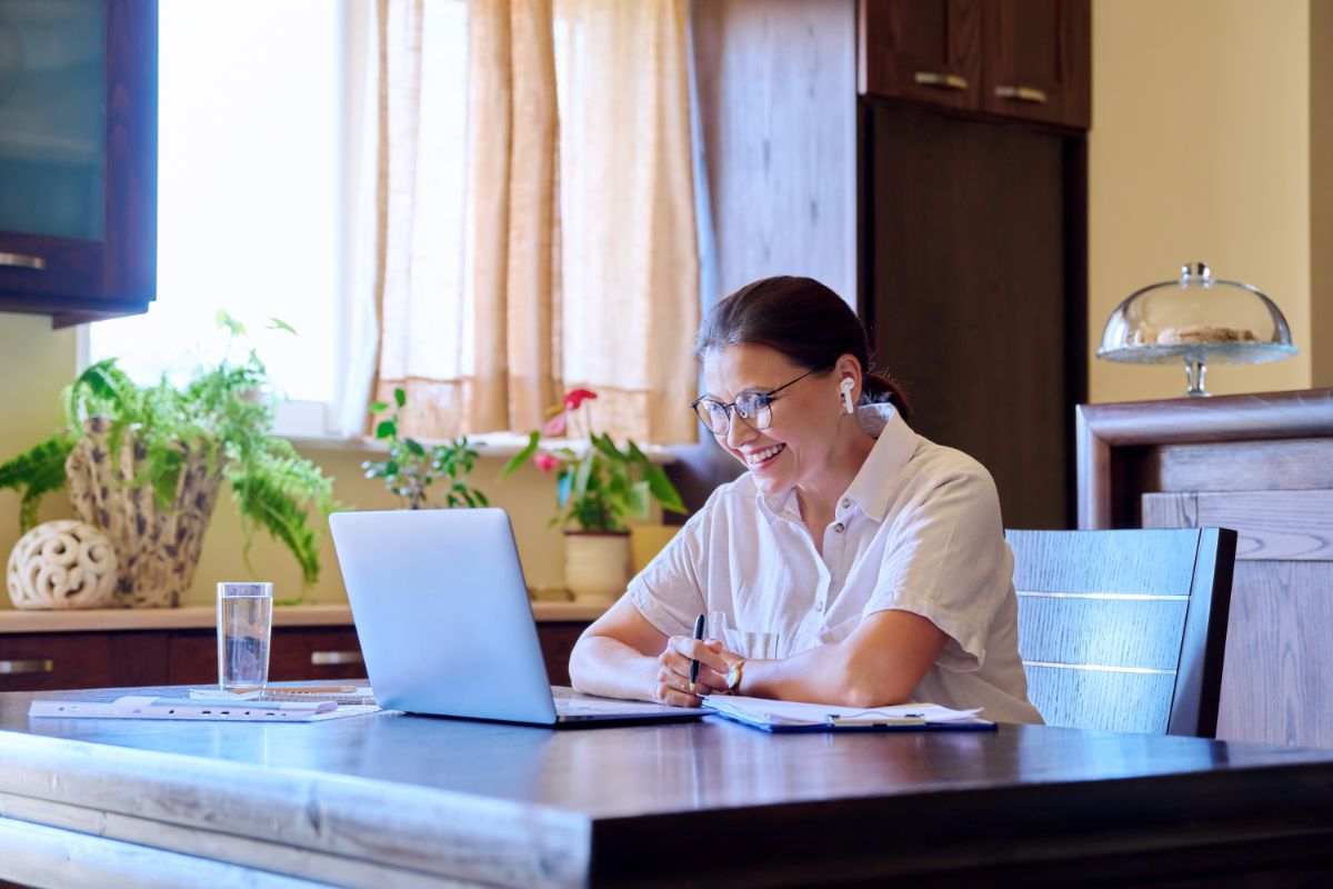 Online therapist in an ADHD treatment session with a patient.