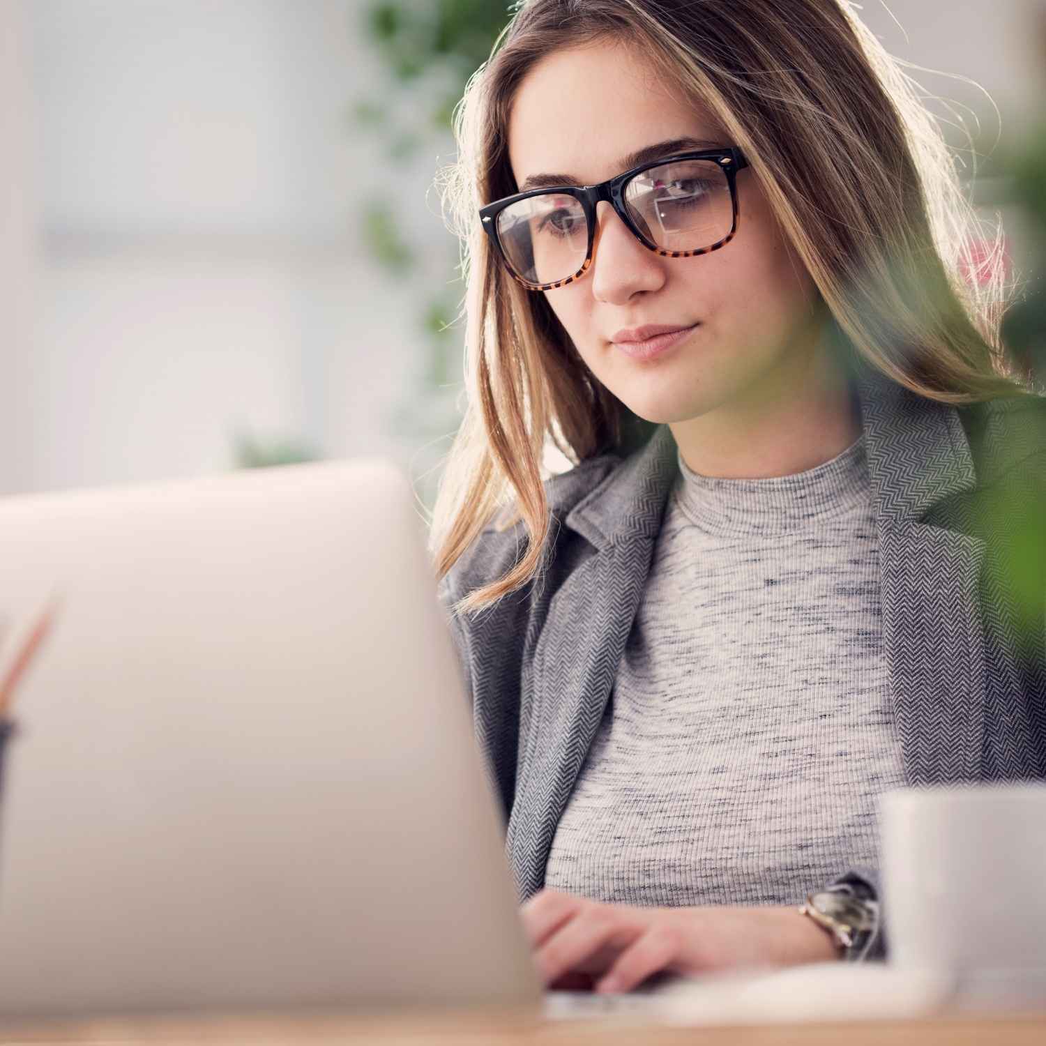 lsat-accommodations-evaluation-online Adult woman using a computer for LSAT preparation and accommodations evaluation support